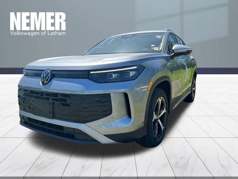 New 2026 Volkswagen Tiguan SE AWD/4WD image 1
