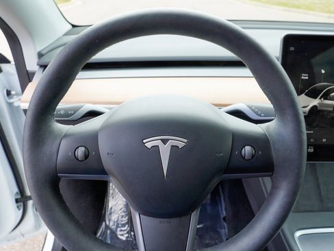 Used 2023 Tesla Model Y Long Range AWD/4WD image 13
