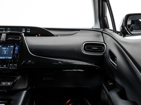 Used 2017 Toyota Prius Three image 18