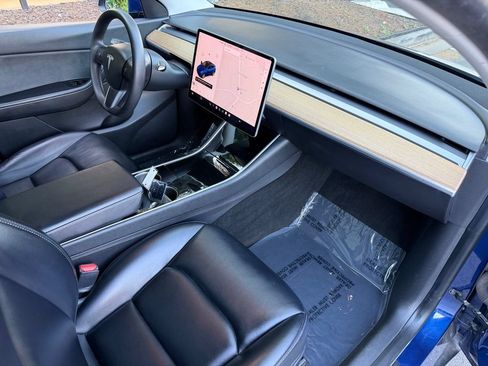 Used 2021 Tesla Model Y Long Range AWD/4WD image 32