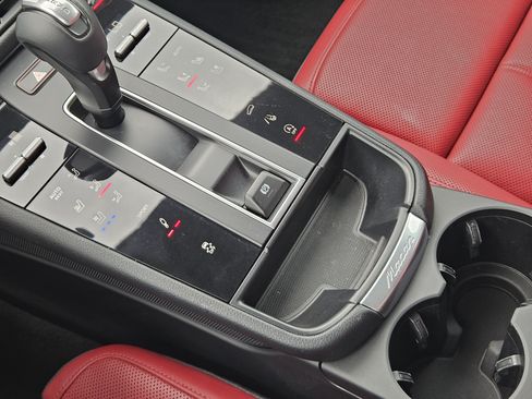 Certified 2023 Porsche Macan S AWD/4WD image 20
