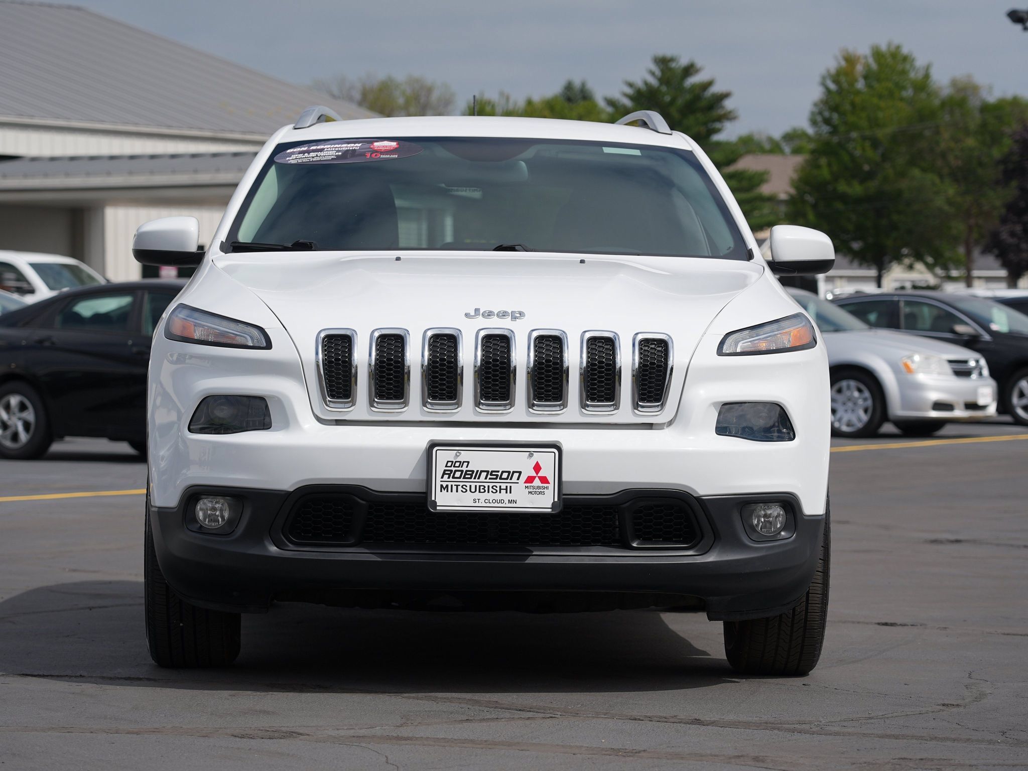 Used 2018 Jeep Cherokee Latitude w/ Safety Group AWD/4WD image 9