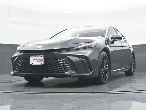 Used 2025 Toyota Camry XSE FWD image 25