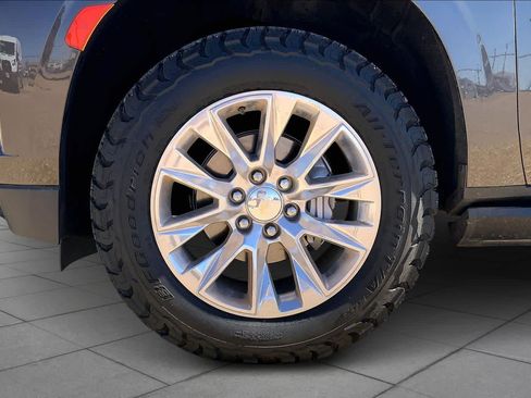 Used 2021 Chevrolet Tahoe Premier w/ Premium Package image 11