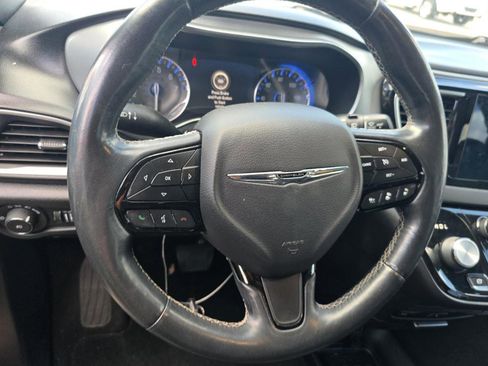 Used 2018 Chrysler Pacifica Touring-L Plus w/ Advanced Safetytec Group FWD image 12
