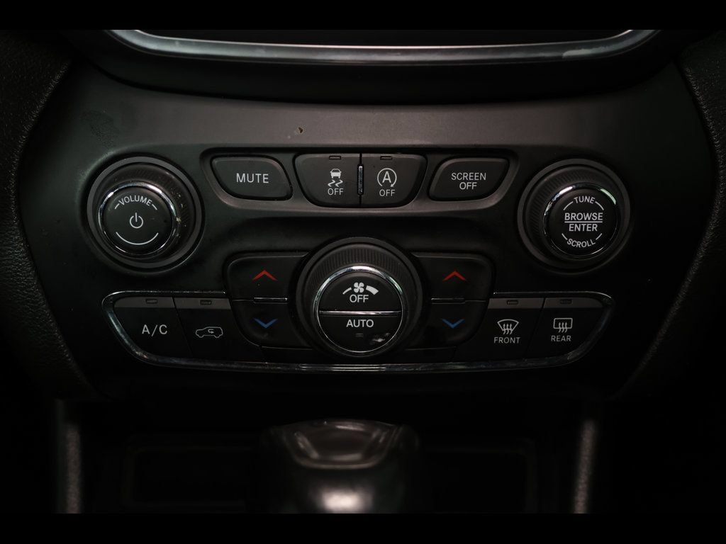 Used 2023 Jeep Cherokee Altitude Lux AWD/4WD image 26