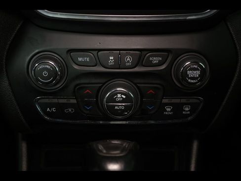 Used 2023 Jeep Cherokee Altitude Lux AWD/4WD image 26