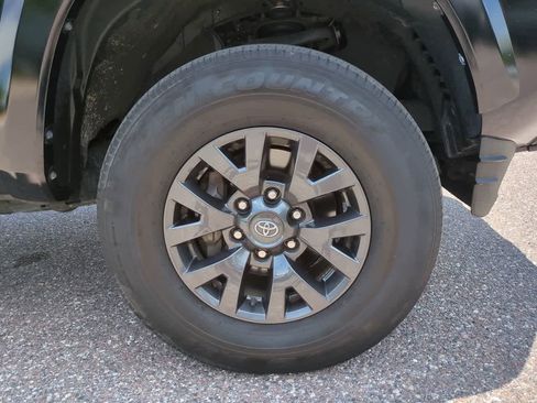 Used 2022 Toyota Tacoma SR5 RWD image 11