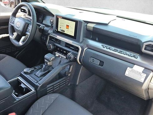 Certified 2025 Toyota Tacoma SR5 AWD/4WD image 27