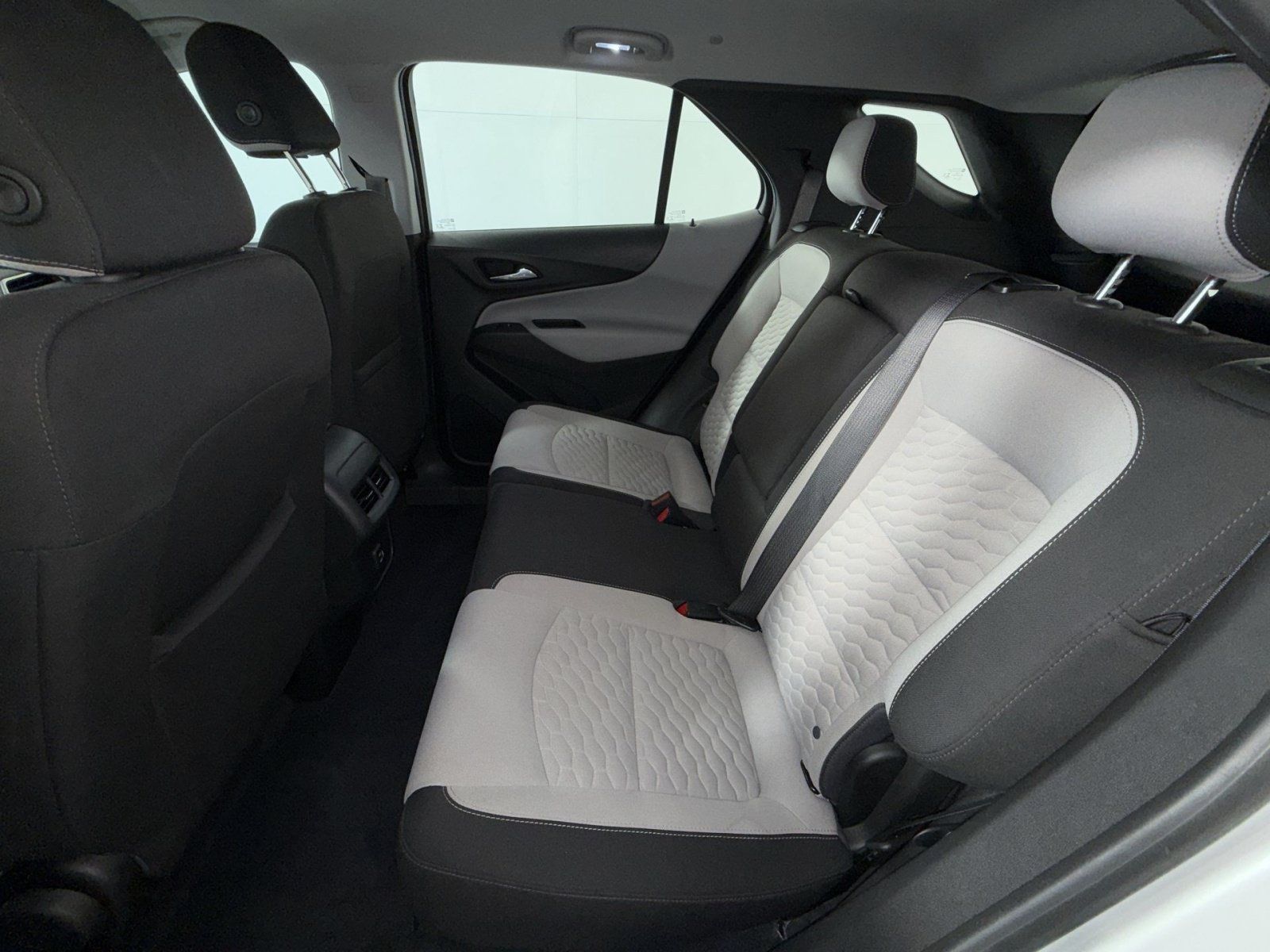 Used 2021 Chevrolet Equinox LS FWD image 24