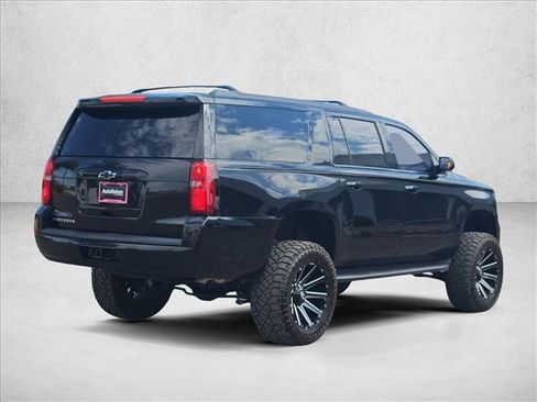 Used 2020 Chevrolet Suburban LT w/ Luxury Package AWD/4WD image 8