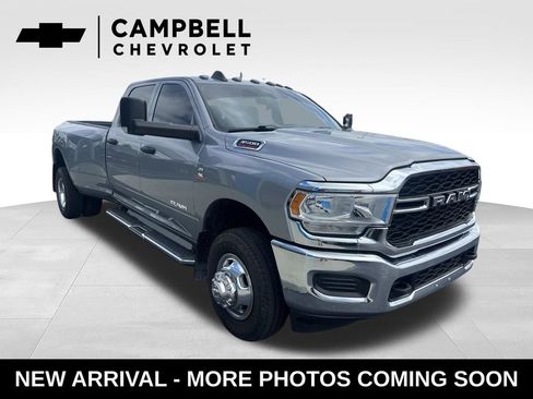 Used 2022 RAM 3500 Tradesman w/ Chrome Appearance Group AWD/4WD image 8