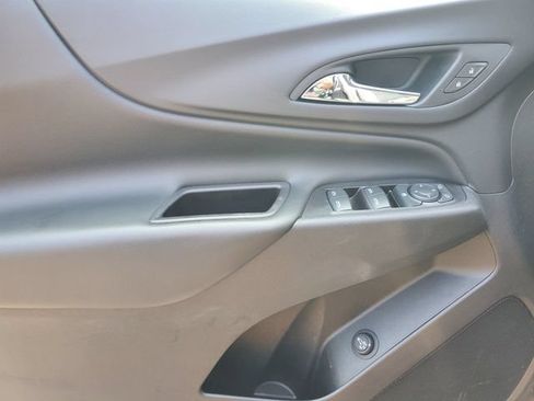 Used 2019 Chevrolet Equinox LT FWD image 16
