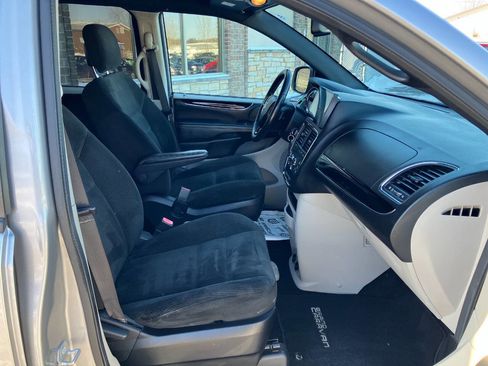 Used 2016 Dodge Grand Caravan SE image 13