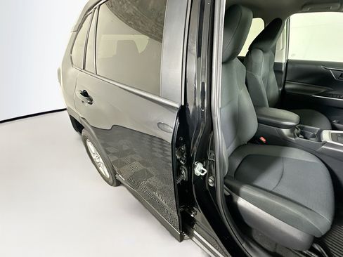 Used 2020 Toyota RAV4 LE w/ Carpet Mat Package AWD/4WD image 27