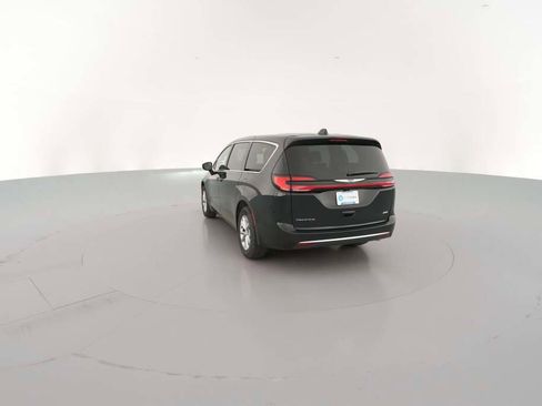 New 2026 Chrysler Pacifica Select image 9