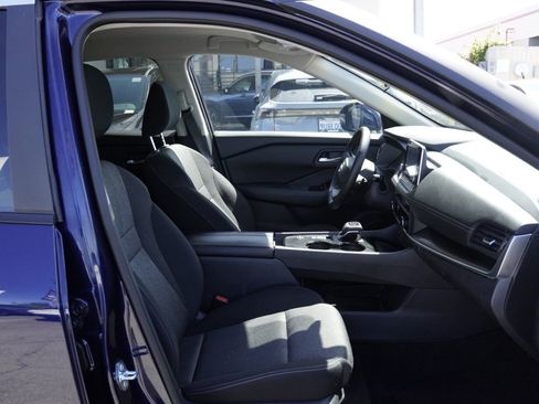 Used 2025 Nissan Rogue SV FWD image 19