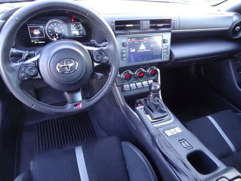 Used 2025 Toyota GR86 Premium w/ ALL Weather Mat Package (TMS) RWD image 8