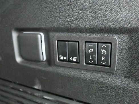 Used 2024 Chevrolet Tahoe High Country image 14