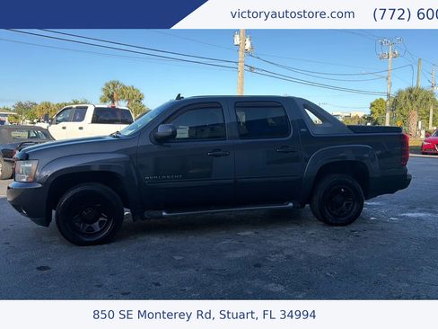 Used 2010 Chevrolet Avalanche LT w/ Suspension Package, Off-Road image 4