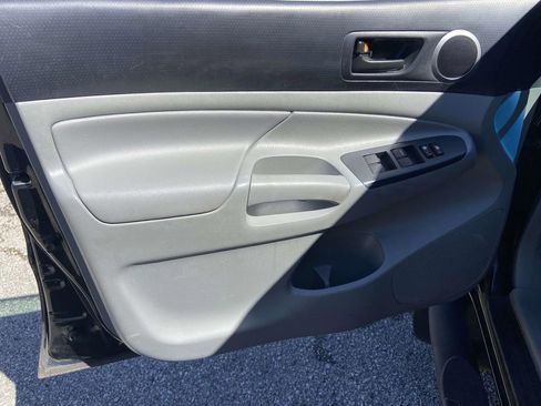 Used 2013 Toyota Tacoma 4x4 Double Cab w/ SR5 Pkg image 11