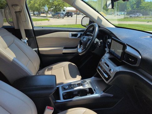 Used 2021 Ford Explorer XLT w/ Equipment Group 202A AWD/4WD image 10