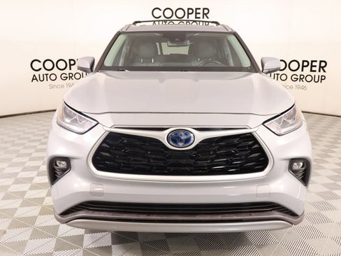 Used 2022 Toyota Highlander Bronze Edition FWD image 9