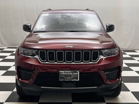 Used 2025 Jeep Grand Cherokee Laredo X w/ Trailer Tow Package AWD/4WD image 3