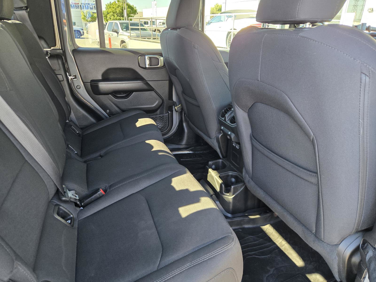 Used 2022 Jeep Gladiator Overland w/ Cold Weather Group AWD/4WD image 31