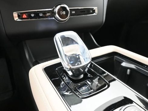 New 2026 Volvo XC90 B6 Plus w/ Protection Package Premier AWD/4WD image 13