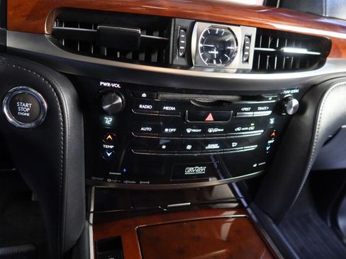 Used 2017 Lexus LX 570 4WD image 38