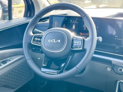 New 2026 Kia Carnival image 13