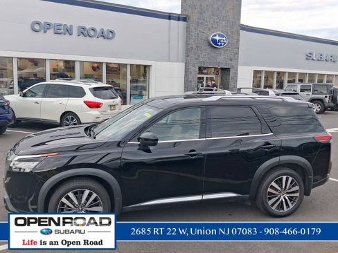 Used 2022 Nissan Pathfinder Platinum w/ Cargo Package AWD/4WD image 7