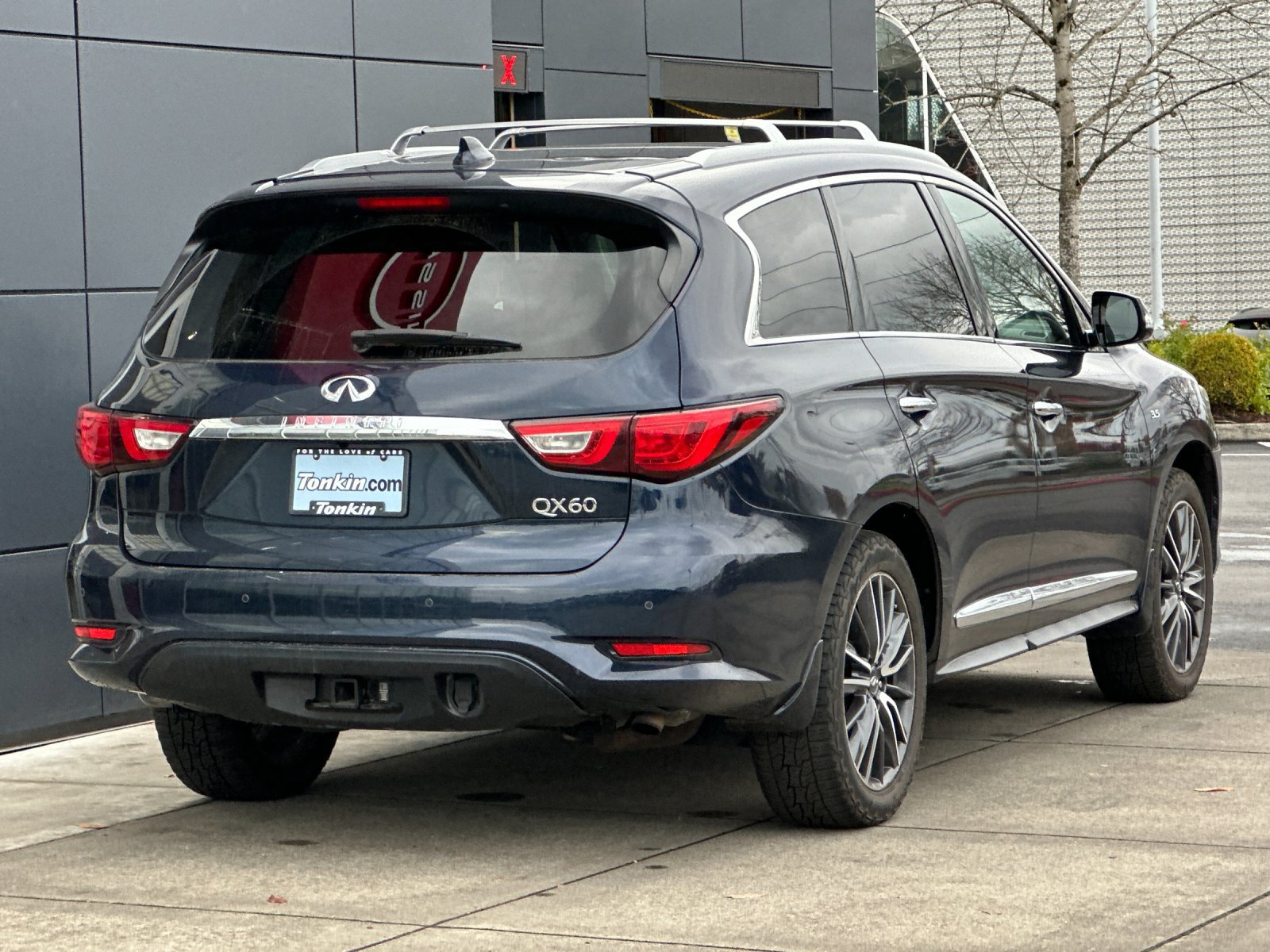 Used 2016 INFINITI QX60 Luxe w/ Deluxe Technology Package AWD/4WD image 4