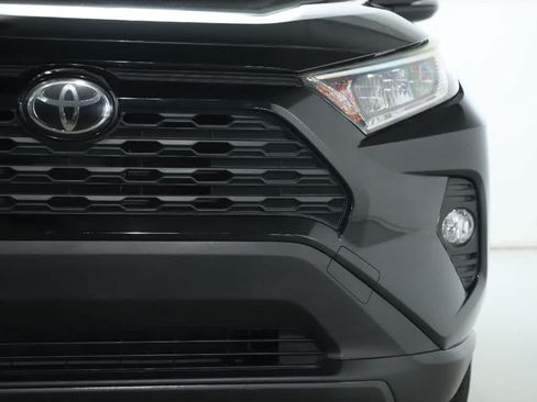 Used 2019 Toyota RAV4 XLE w/ Convenience Package FWD image 7