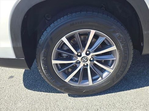Used 2019 Toyota Highlander XLE FWD image 31