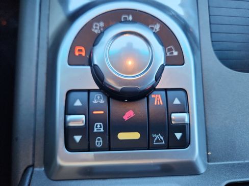 Used 2012 Land Rover Range Rover HSE image 32