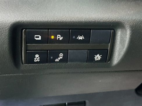 Used 2022 Nissan Kicks S FWD image 10