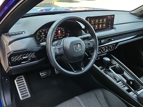 Used 2025 Honda Accord Sport image 28