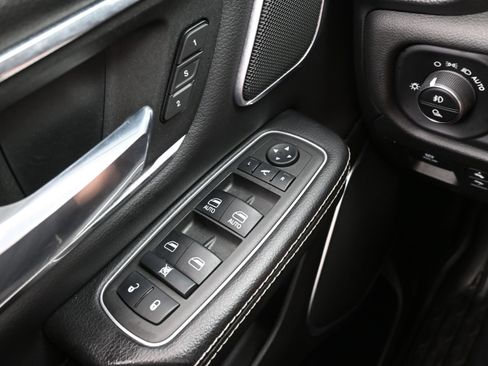 Used 2023 RAM 1500 Laramie AWD/4WD image 25