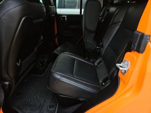 Used 2025 Jeep Gladiator Sport image 9