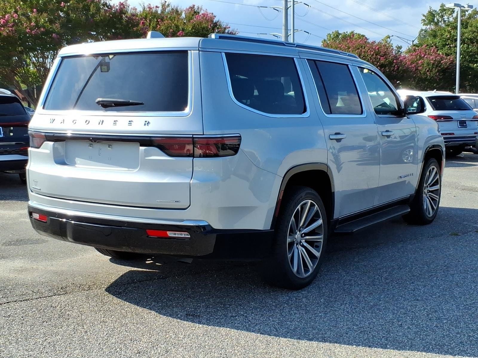 Used 2023 Jeep Wagoneer Series II AWD/4WD image 8
