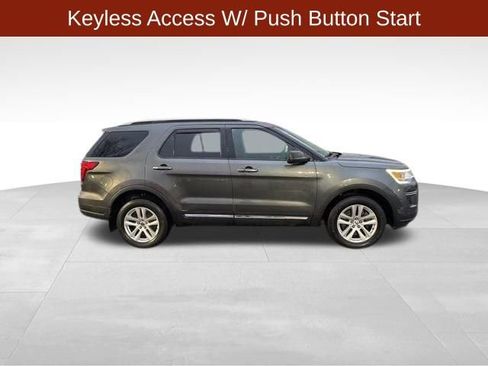 Used 2018 Ford Explorer XLT image 8