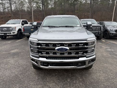 Used 2023 Ford F350 Lariat image 2