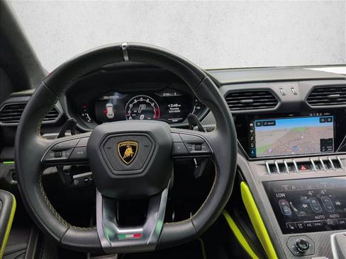 Used 2022 Lamborghini Urus AWD/4WD image 18