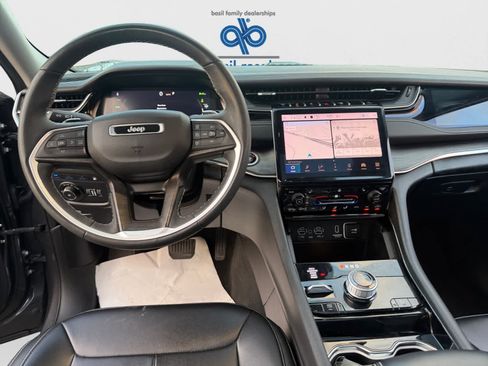 Used 2023 Jeep Grand Cherokee 4WD 4xe image 13