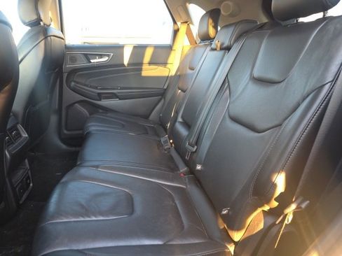 Used 2019 Ford Edge Titanium image 10