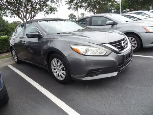 Used 2017 Nissan Altima 2.5 S w/ Power Driver Seat Package FWD image 4