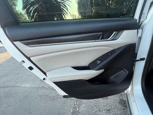 Used 2019 Honda Accord Touring image 11