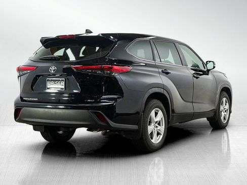 Used 2023 Toyota Highlander L AWD/4WD image 5